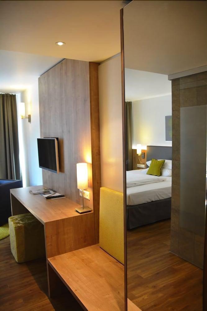 Hotel Goldenes Rad Ulm Exterior foto